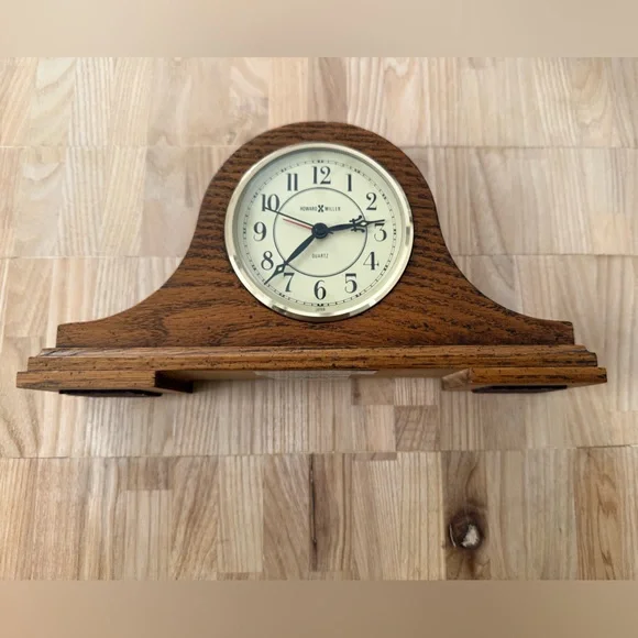 Howard Miller Mantle Clock Wood Case Rare Vintage Quartz Clock